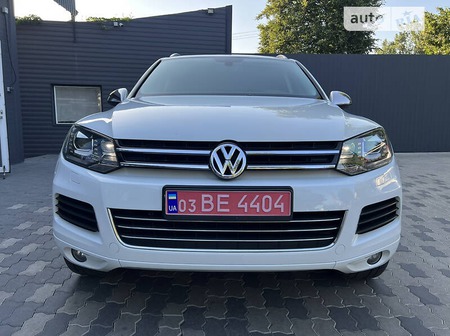 Volkswagen Touareg 2012  випуску Чернівці з двигуном 3 л дизель позашляховик автомат за 19500 долл. 