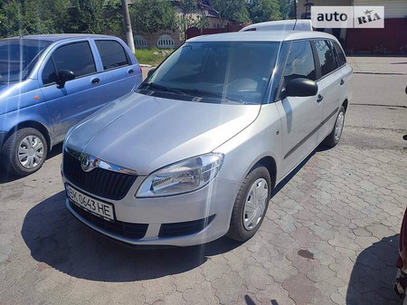 Skoda Fabia 2011  випуску Рівне з двигуном 1.6 л дизель універсал механіка за 5300 долл. 