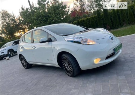 Nissan Leaf 2014  випуску Львів з двигуном 0 л електро хэтчбек автомат за 4100 долл. 