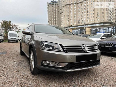 Volkswagen Passat Alltrack 2013  випуску Одеса з двигуном 2 л бензин універсал автомат за 14900 долл. 