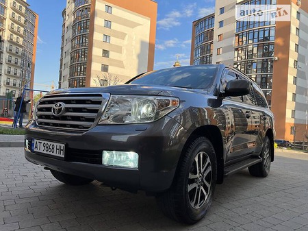 Toyota Land Cruiser 2009  випуску Івано-Франківськ з двигуном 5.7 л бензин позашляховик автомат за 29888 долл. 