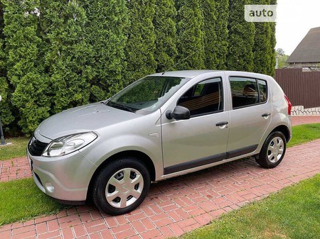 Dacia Sandero 2009  випуску Київ з двигуном 1.2 л бензин хэтчбек механіка за 4900 долл. 