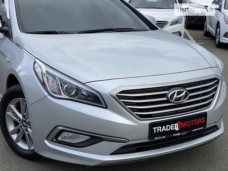 Hyundai Sonata 2016  випуску Київ з двигуном 2 л газ седан автомат за 9999 долл. 