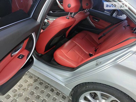 BMW 330 2017  випуску Київ з двигуном 2 л бензин седан автомат за 16999 долл. 