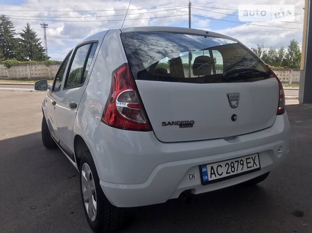 Dacia Sandero 2010  випуску Луцьк з двигуном 1.2 л бензин хэтчбек механіка за 4250 долл. 