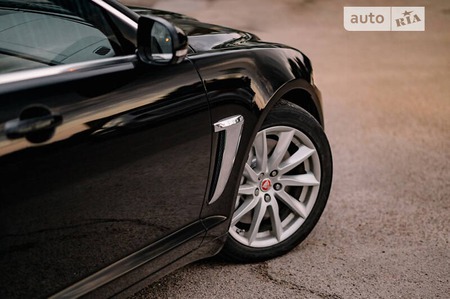 Jaguar XF 2015  випуску Рівне з двигуном 2 л бензин седан автомат за 16500 долл. 