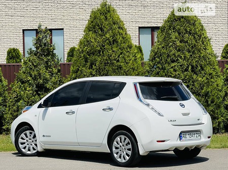 Nissan Leaf 2014  випуску Дніпро з двигуном 0 л електро седан автомат за 12700 долл. 