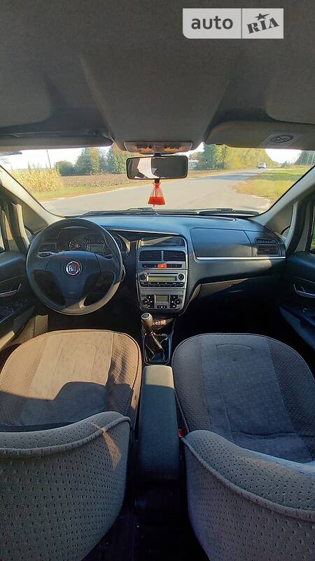 Fiat Linea 2012  випуску Тернопіль з двигуном 1.3 л дизель седан механіка за 5200 долл. 