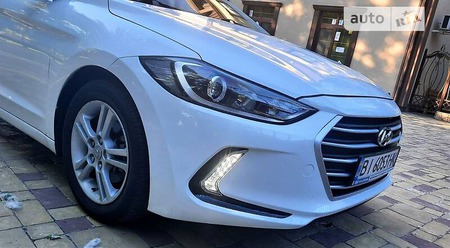 Hyundai Elantra 2018  випуску Полтава з двигуном 2 л бензин седан автомат за 12450 долл. 
