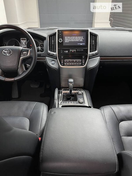 Toyota Land Cruiser 2020  випуску Житомир з двигуном 0 л бензин позашляховик автомат за 63000 долл. 