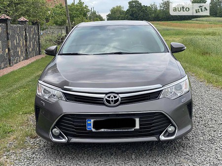 Toyota Camry 2015  випуску Луцьк з двигуном 2.5 л бензин седан автомат за 14900 долл. 