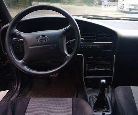 Hyundai Lantra 1995  випуску Київ з двигуном 0 л бензин седан механіка за 1300 долл. 