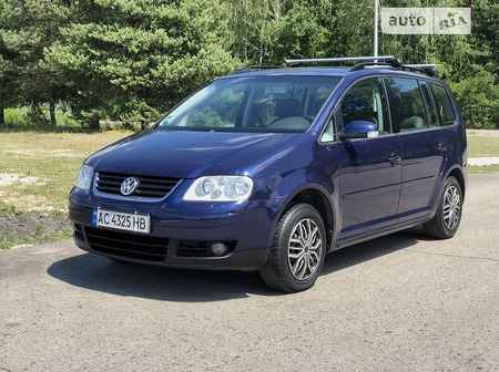 Volkswagen Touran 2004  випуску Луцьк з двигуном 1.6 л бензин універсал механіка за 4750 долл. 