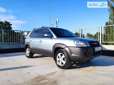 Hyundai Tucson 2007  випуску Київ з двигуном 2 л бензин позашляховик механіка за 6950 долл. 