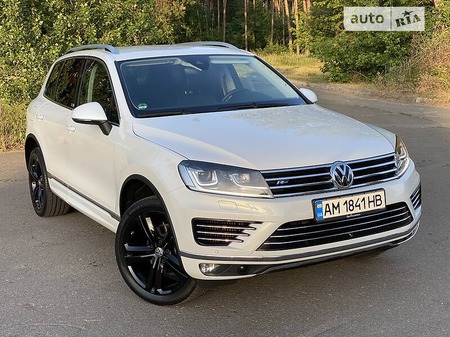 Volkswagen Touareg 2017  випуску Київ з двигуном 3 л дизель позашляховик автомат за 39999 долл. 