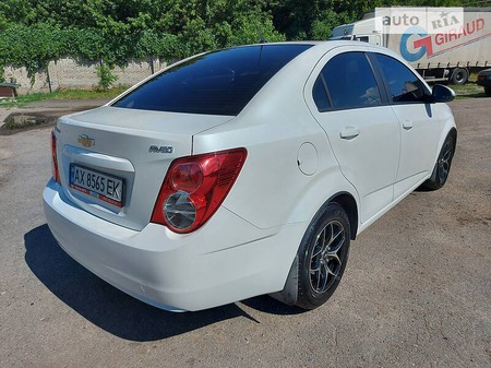 Chevrolet Aveo 2015  випуску Харків з двигуном 1.4 л  седан автомат за 7900 долл. 