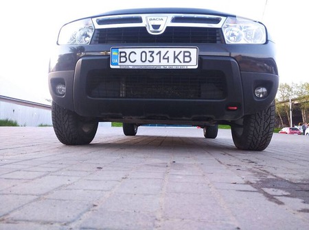 Dacia Duster 2011  випуску Львів з двигуном 1.6 л  універсал механіка за 8300 долл. 