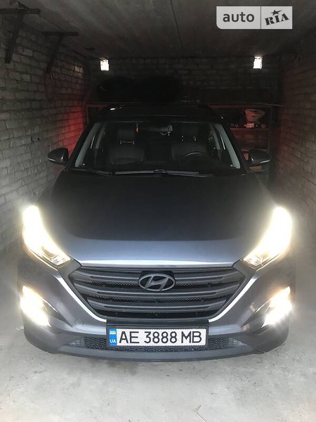 Hyundai Tucson 2017  випуску Дніпро з двигуном 0 л бензин позашляховик автомат за 22500 долл. 