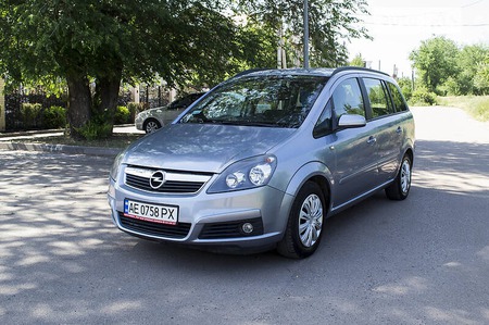 Opel Zafira Tourer 2005  випуску Дніпро з двигуном 1.6 л бензин універсал механіка за 4700 долл. 