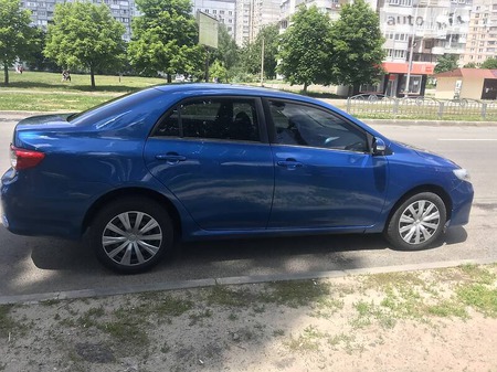 Toyota Corolla 2011  випуску Харків з двигуном 0 л бензин седан автомат за 10000 долл. 