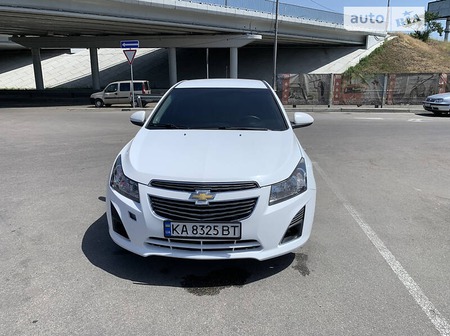 Chevrolet Cruze 2015  випуску Київ з двигуном 1.4 л бензин седан автомат за 8500 долл. 