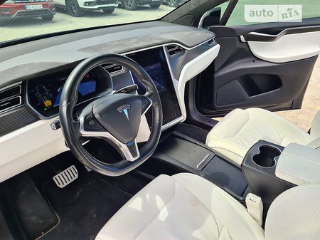 Tesla X 2017  випуску Львів з двигуном 0 л електро позашляховик автомат за 73000 долл. 