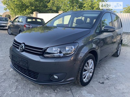 Volkswagen Touran 2014  випуску Тернопіль з двигуном 1.6 л дизель мінівен механіка за 11150 долл. 