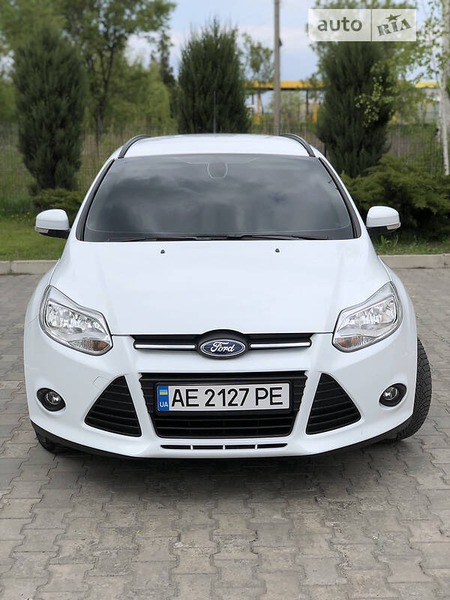 Ford Focus 2013  випуску Дніпро з двигуном 1 л бензин універсал механіка за 6700 долл. 