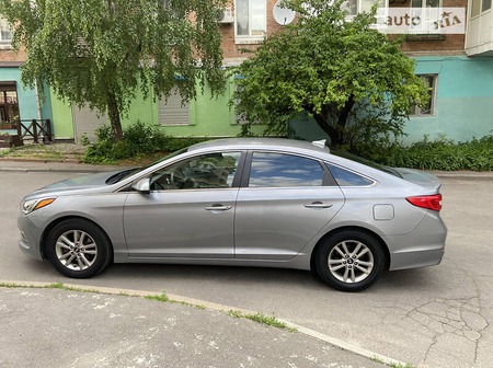 Hyundai Sonata 2015  випуску Полтава з двигуном 2.4 л бензин седан автомат за 9300 долл. 