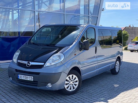 Opel Vivaro 2007  випуску Ужгород з двигуном 2.5 л дизель мінівен механіка за 6600 долл. 