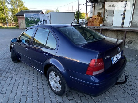 Volkswagen Bora 2001  випуску Івано-Франківськ з двигуном 1.6 л бензин седан механіка за 2799 долл. 