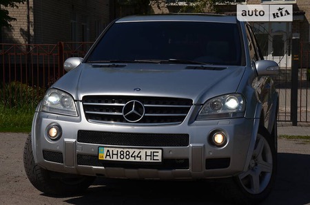 Mercedes-Benz ML 63 AMG 2006  випуску Дніпро з двигуном 6.2 л бензин позашляховик автомат за 10500 долл. 