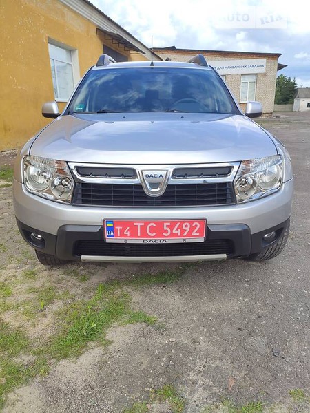 Dacia Duster 2011  випуску Суми з двигуном 1.6 л бензин позашляховик механіка за 8450 долл. 