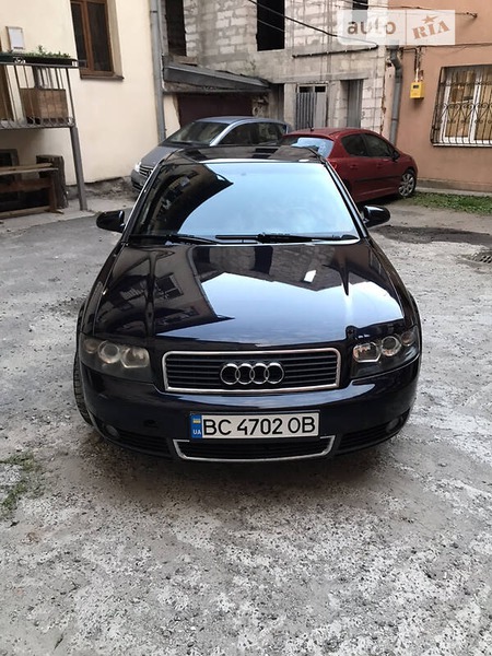 Audi A4 Limousine 2002  випуску Львів з двигуном 2.5 л дизель седан механіка за 3700 долл. 