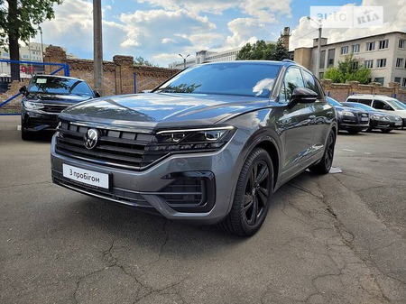 Volkswagen Touareg 2022  випуску Київ з двигуном 3 л дизель позашляховик автомат за 83890 долл. 