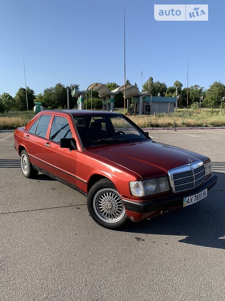Mercedes-Benz 190 1984  випуску Харків з двигуном 2 л бензин седан механіка за 1500 долл. 