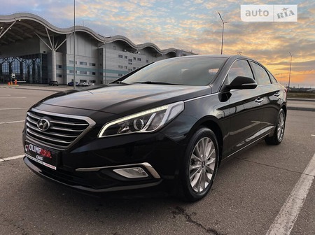 Hyundai Sonata 2016  випуску Одеса з двигуном 2 л бензин седан автомат за 16800 долл. 