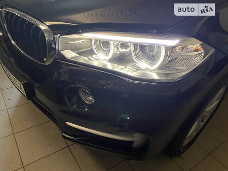 BMW X5 2017  випуску Чернівці з двигуном 3 л дизель позашляховик автомат за 37700 долл. 