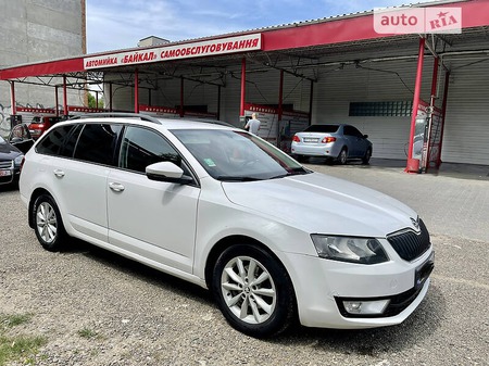 Skoda Octavia 2014  випуску Чернівці з двигуном 1.6 л дизель універсал автомат за 9999 долл. 