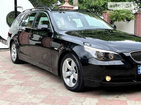 BMW 525 2006  випуску Чернівці з двигуном 2.5 л дизель універсал механіка за 6900 долл. 