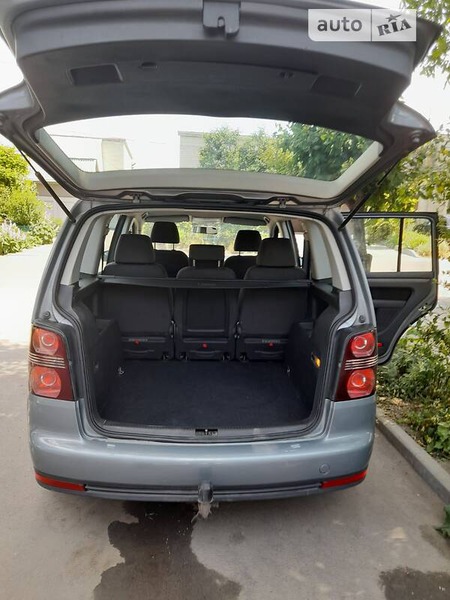 Volkswagen Touran 2008  випуску Одеса з двигуном 1.9 л дизель універсал механіка за 6500 долл. 