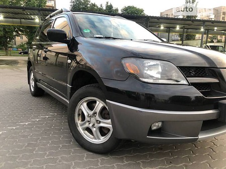 Mitsubishi Outlander 2003  випуску Луцьк з двигуном 2 л бензин позашляховик механіка за 5500 долл. 