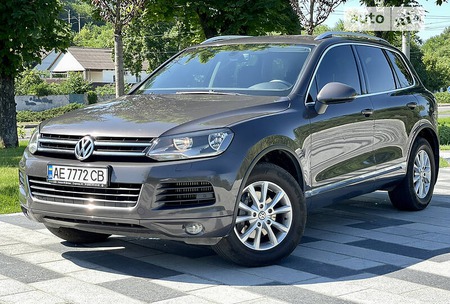 Volkswagen Touareg 2012  випуску Дніпро з двигуном 3 л дизель позашляховик автомат за 23000 долл. 