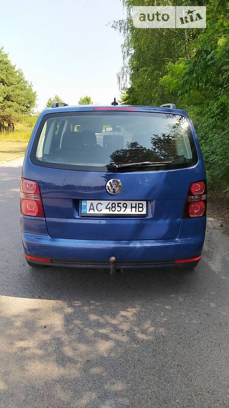 Volkswagen Touran 2008  випуску Луцьк з двигуном 1.9 л  мінівен механіка за 5950 долл. 