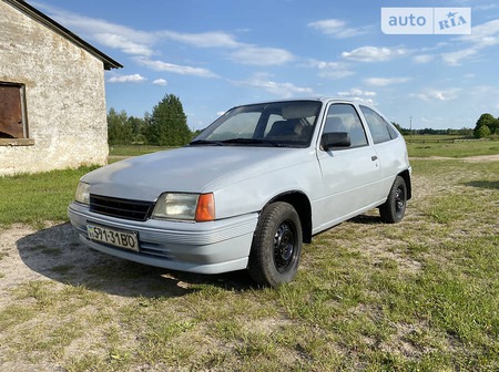 Opel Kadett 1987  випуску Луцьк з двигуном 1.3 л бензин хэтчбек механіка за 800 долл. 