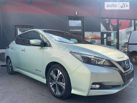Nissan Leaf 2018  випуску Чернівці з двигуном 0 л електро хэтчбек автомат за 23000 євро 