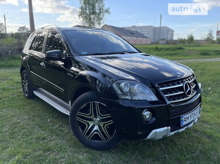 Mercedes-Benz ML 550 2008  випуску Житомир з двигуном 5.5 л  позашляховик автомат за 14800 долл. 