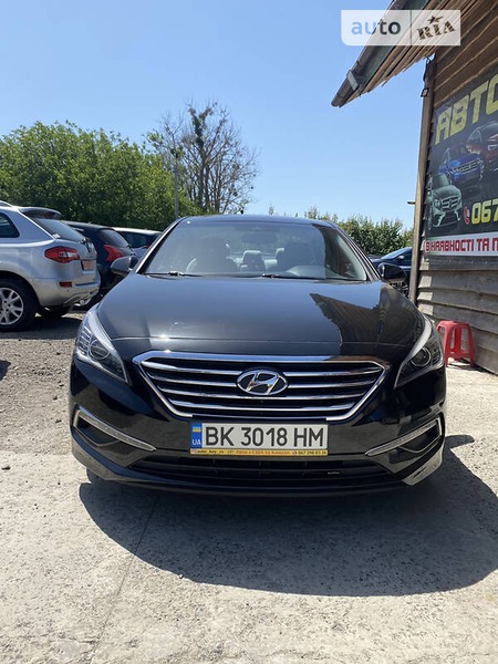 Hyundai Sonata 2014  випуску Рівне з двигуном 2.4 л бензин седан автомат за 10900 долл. 