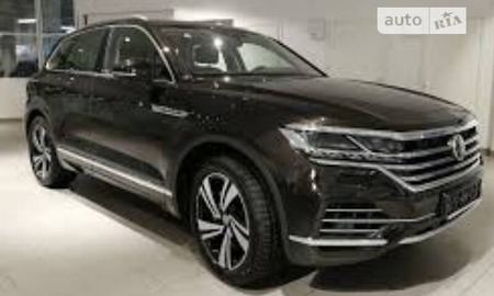 Volkswagen Touareg 2021  випуску Київ з двигуном 3 л дизель позашляховик автомат за 69999 долл. 