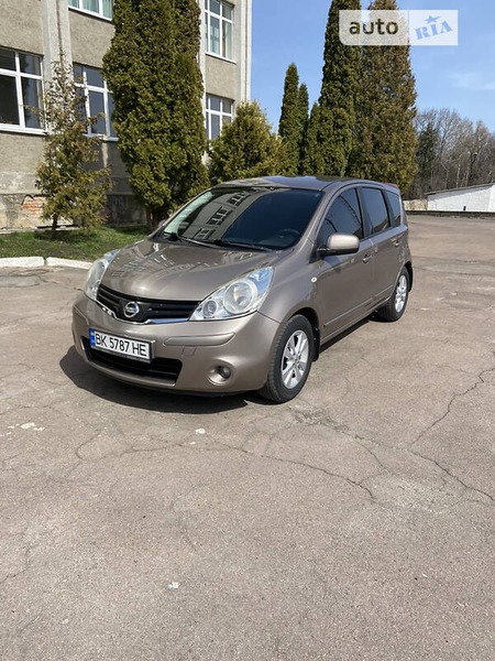 Nissan Note 2010  випуску Рівне з двигуном 1.5 л дизель хэтчбек механіка за 6850 долл. 